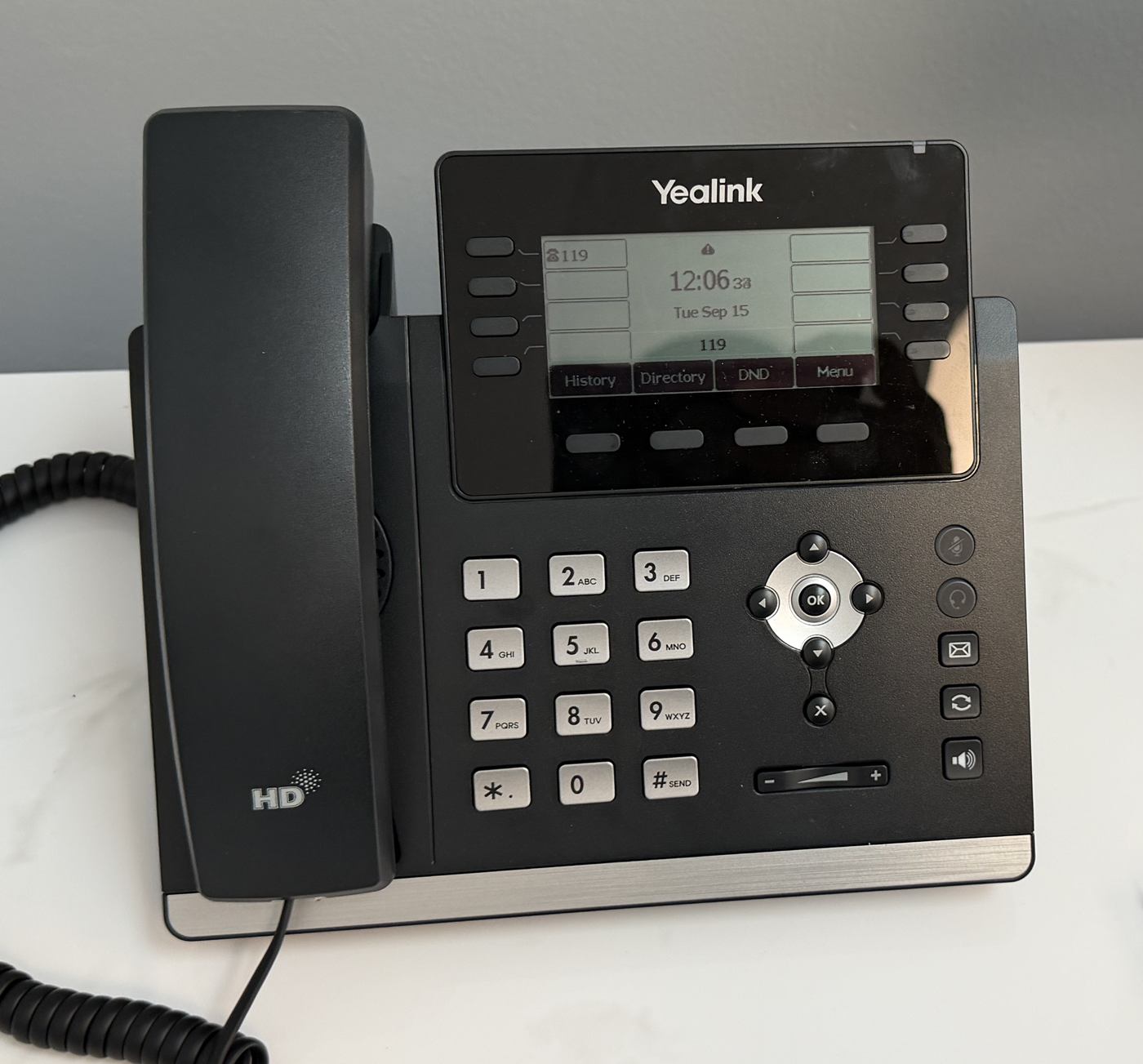 A new Yealink HD IP desk phone installed by Unified Telecom